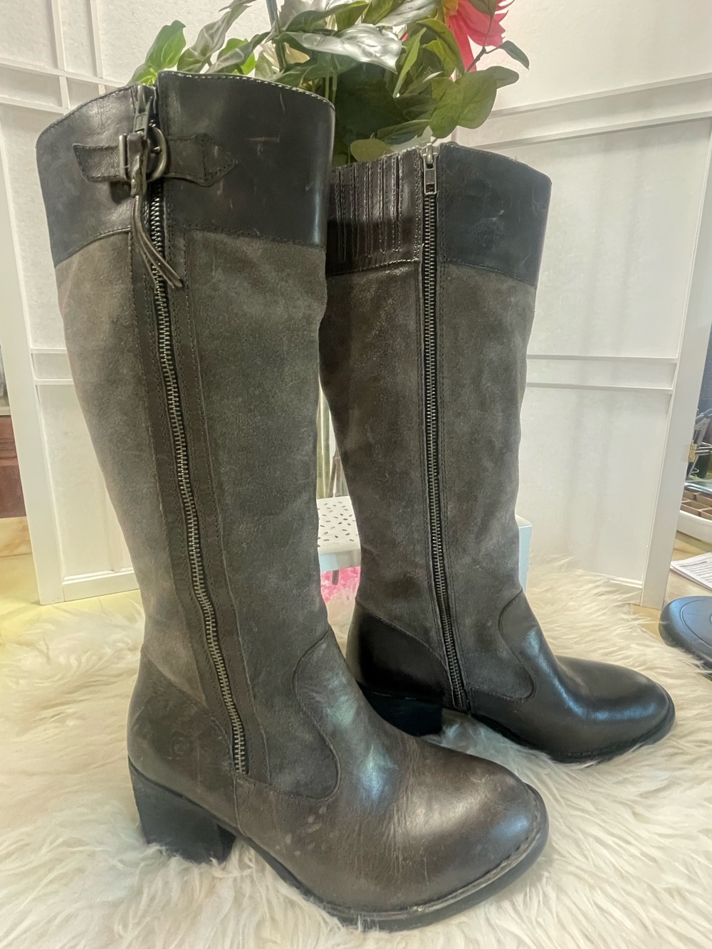 BORN UCHEE BOOTS/ GRAY BROWN LEATHER & SUEDE TALL RIDING BOOTS WM SZ 8, F73822